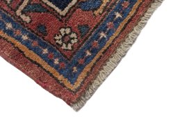 Central medallion detail of 2000s Hoseinabad rug from Iran / Persia