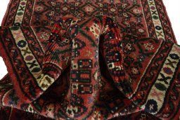 Corner detail of 2000s Hoseinabad rug showing border pattern and Wool pile