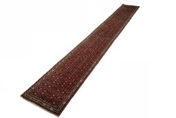 Corner detail of New Hoseinabad rug showing border pattern and Wool pile