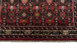 Central medallion detail of New Hoseinabad rug from Iran / Persia