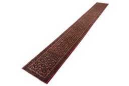 Corner detail of New Hoseinabad rug showing border pattern and Wool pile