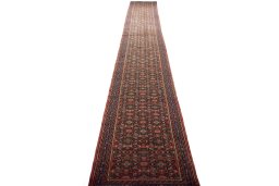Surface texture of New Hoseinabad rug with natural Wool and intricate pattern