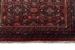 Central medallion detail of New Hoseinabad rug from Iran / Persia
