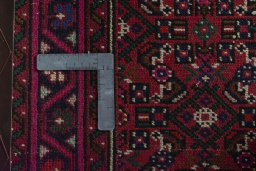 Close-up detail of New Hoseinabad rug from Iran / Persia showing Wool weave