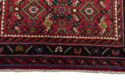 Central medallion detail of New Hoseinabad rug from Iran / Persia