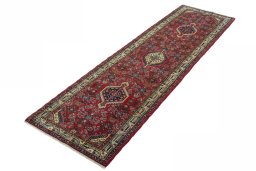 Corner detail of 2000s Hoseinabad rug showing border pattern and Wool pile