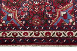 Central medallion detail of New Hoseinabad rug from Iran / Persia