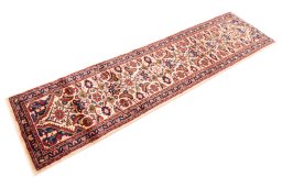 Corner detail of 1998s Hoseinabad rug showing border pattern and Wool pile