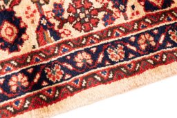 Surface texture of 1998s Hoseinabad rug with natural Wool and intricate pattern