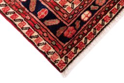 Central medallion detail of 1972s Hoseinabad rug from Iran / Persia