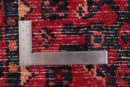 Corner detail of 2000s Hoseinabad rug showing border pattern and Wool pile
