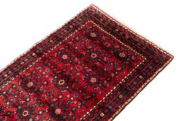 Surface texture of 2000s Hoseinabad rug with natural Wool and intricate pattern