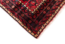 Central medallion detail of 2000s Hoseinabad rug from Iran / Persia