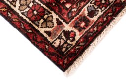 Central medallion detail of 1975s Hoseinabad rug from Iran / Persia
