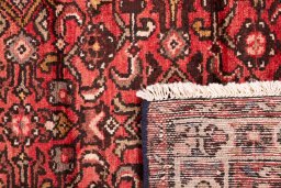 Close-up detail of 1975s Hoseinabad rug from Iran / Persia showing Wool weave