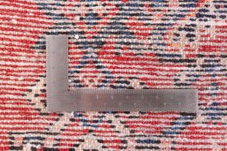 Corner detail of 1975s Hoseinabad rug showing border pattern and Wool pile
