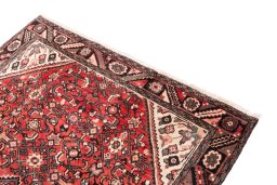 Surface texture of 1970s Hoseinabad rug with natural Wool and intricate pattern