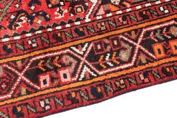 Backside of handmade 1970s Hoseinabad rug showing knot structure and weave density