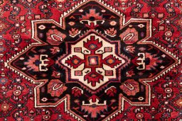 Corner detail of 1980s Hoseinabad rug showing border pattern and Wool pile