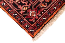 Central medallion detail of 1988s Hoseinabad rug from Iran / Persia