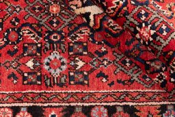 Corner detail of 1988s Hoseinabad rug showing border pattern and Wool pile