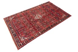 Close-up detail of 1988s Hoseinabad rug from Iran / Persia showing Wool weave