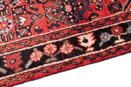 Backside of handmade 1988s Hoseinabad rug showing knot structure and weave density