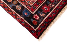 Central medallion detail of 1988s Hoseinabad rug from Iran / Persia