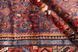 Corner detail of 1974s Hoseinabad rug showing border pattern and Wool pile