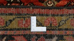 Corner detail of 1990s Hoseinabad rug showing border pattern and Wool pile