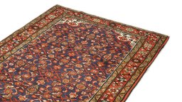 Surface texture of 2000s Hoseinabad rug with natural Wool and intricate pattern