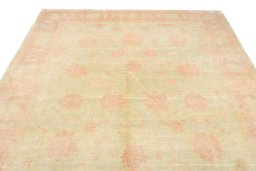 Surface texture of New Isfahan rug with natural Wool and intricate pattern