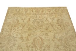 Surface texture of New Isfahan rug with natural Wool and intricate pattern