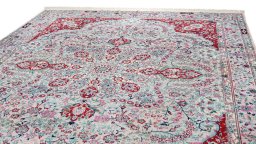 Surface texture of New Isfahan rug with natural Wool and intricate pattern