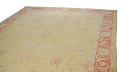 Surface texture of New Isfahan rug with natural Wool and intricate pattern