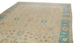 Surface texture of New Isfahan rug with natural Wool and intricate pattern