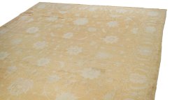 Surface texture of New Isfahan rug with natural Wool and intricate pattern