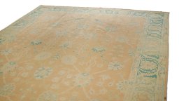 Surface texture of New Isfahan rug with natural Wool and intricate pattern
