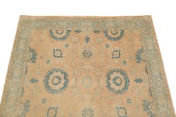 Surface texture of New Isfahan rug with natural Wool and intricate pattern