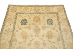 Surface texture of New Isfahan rug with natural Wool and intricate pattern