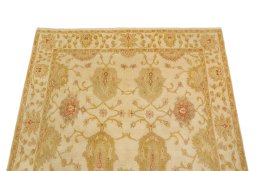 Surface texture of New Isfahan rug with natural Wool and intricate pattern