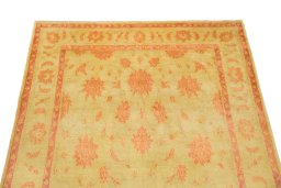 Surface texture of New Isfahan rug with natural Wool and intricate pattern