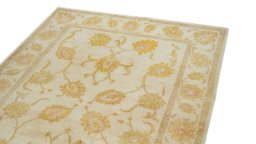 Surface texture of New Isfahan rug with natural Wool and intricate pattern