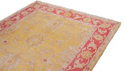 Surface texture of New Isfahan rug with natural Wool and intricate pattern