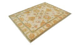 Corner detail of New Isfahan rug showing border pattern and Wool pile