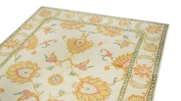 Surface texture of New Isfahan rug with natural Wool and intricate pattern
