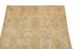 Surface texture of New Isfahan rug with natural Wool and intricate pattern