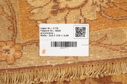 Corner detail of New Isfahan rug showing border pattern and Wool pile