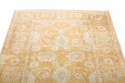 Surface texture of New Isfahan rug with natural Wool and intricate pattern
