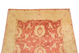 Surface texture of New Isfahan rug with natural Wool and intricate pattern